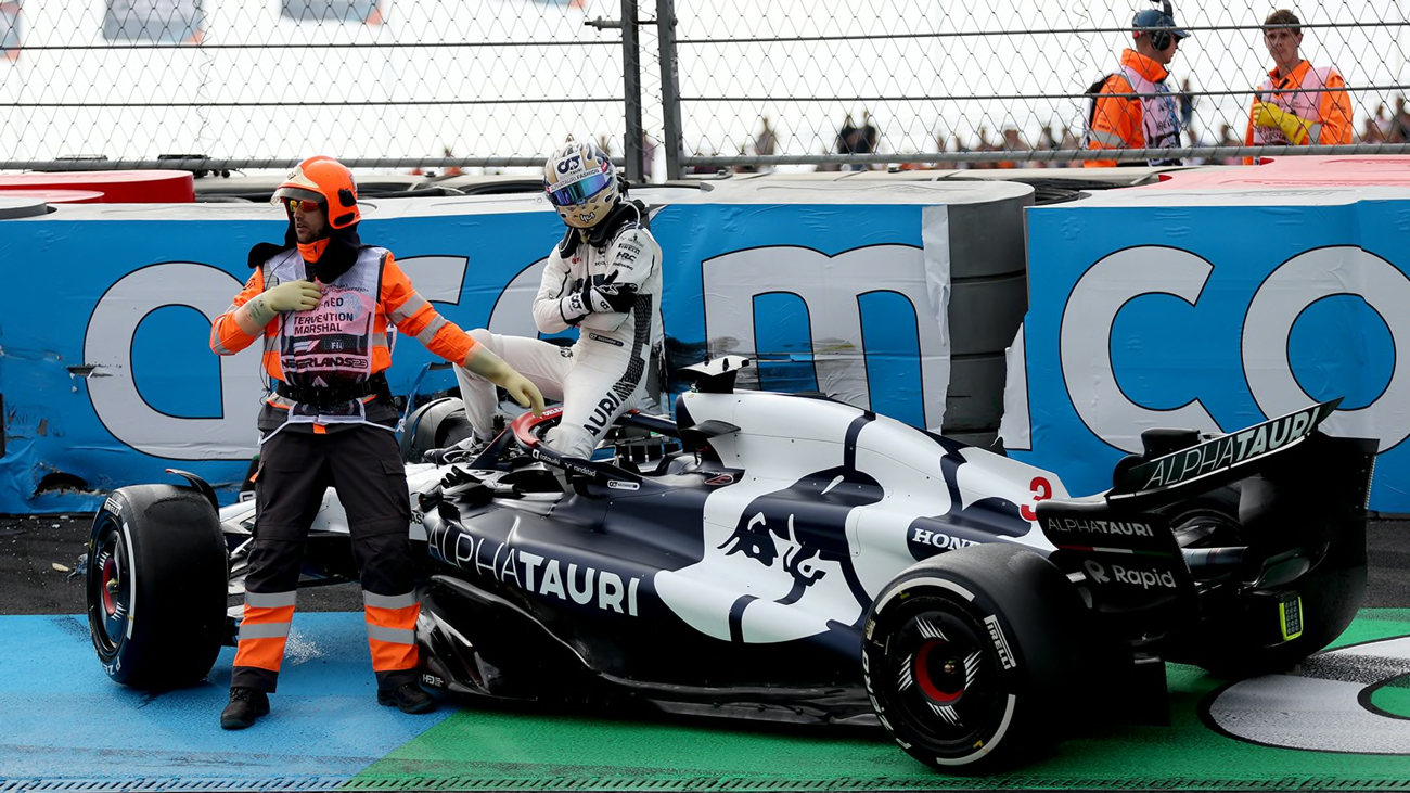 Ricciardo crashes during the 2023 Dutch GP