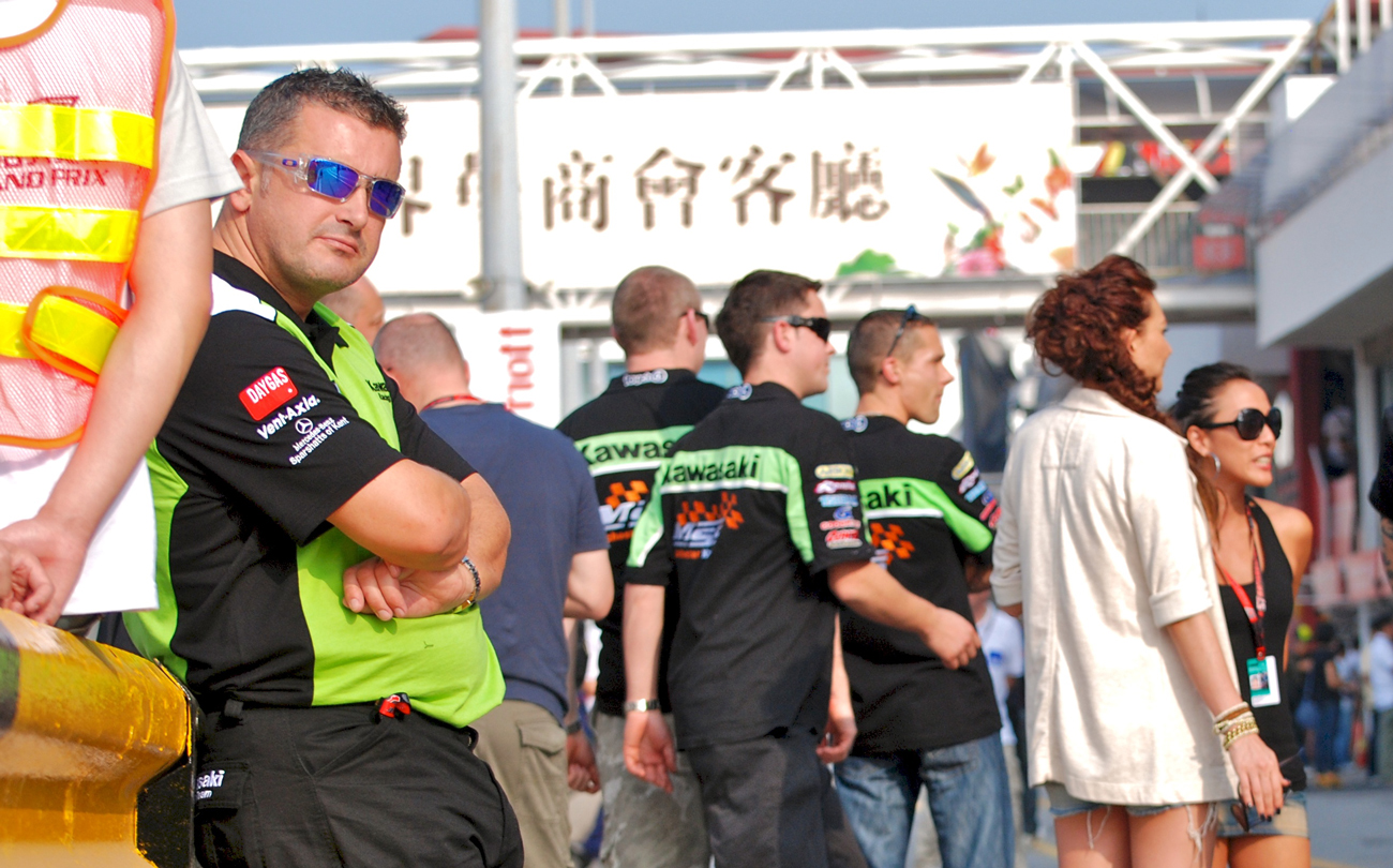 Paul Bird in pit lane Macau 2010